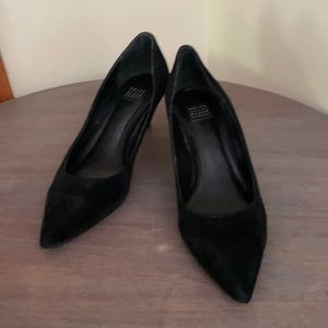 Suede Black Pumps